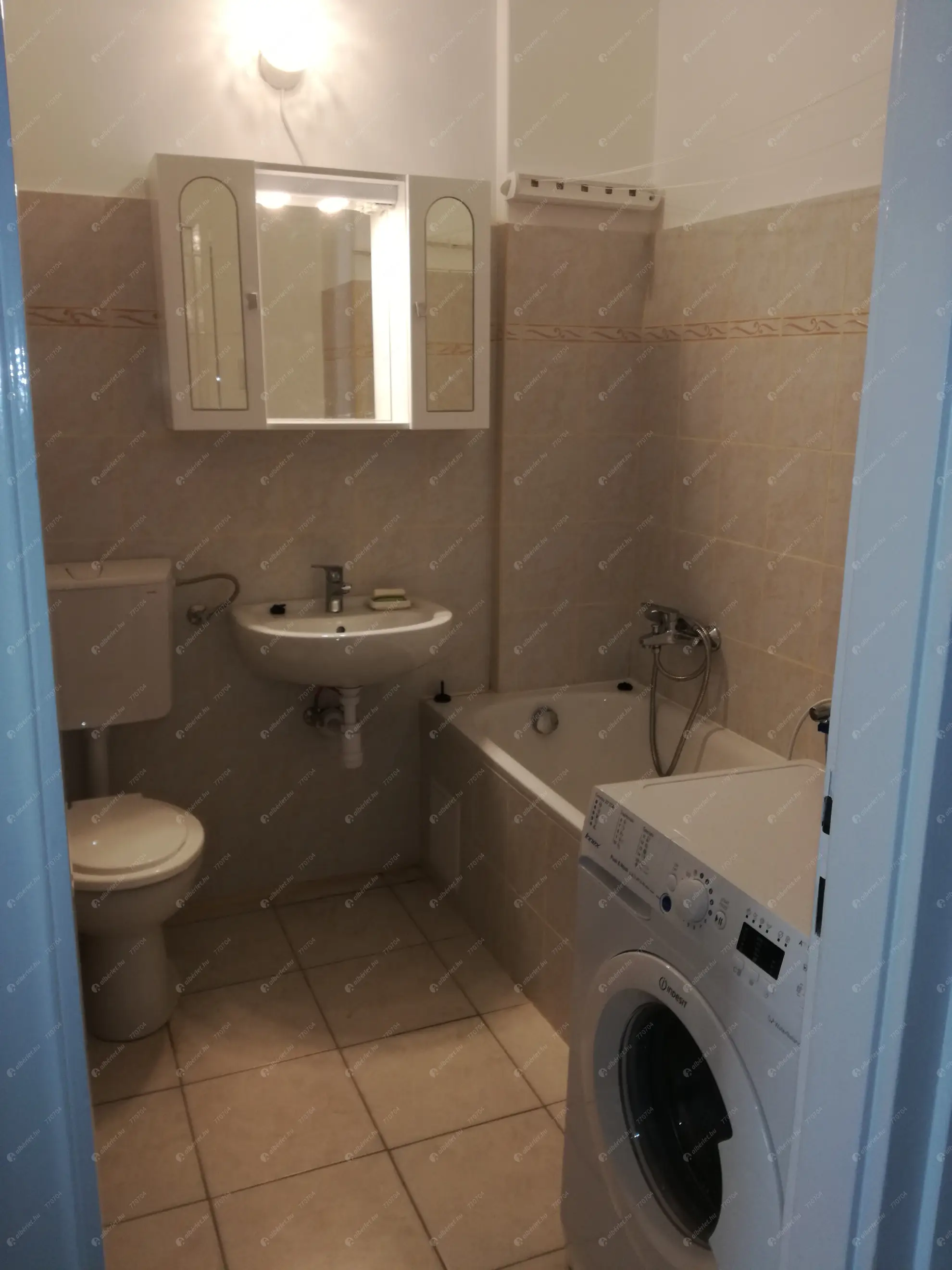 Kiadó albérlet 190000 Ft/hó áron: Budapest, XIII. kerület  Róbert Károly körút. Mérete: 37 nm, 1 szobás | Alberlet.hu - 6577108