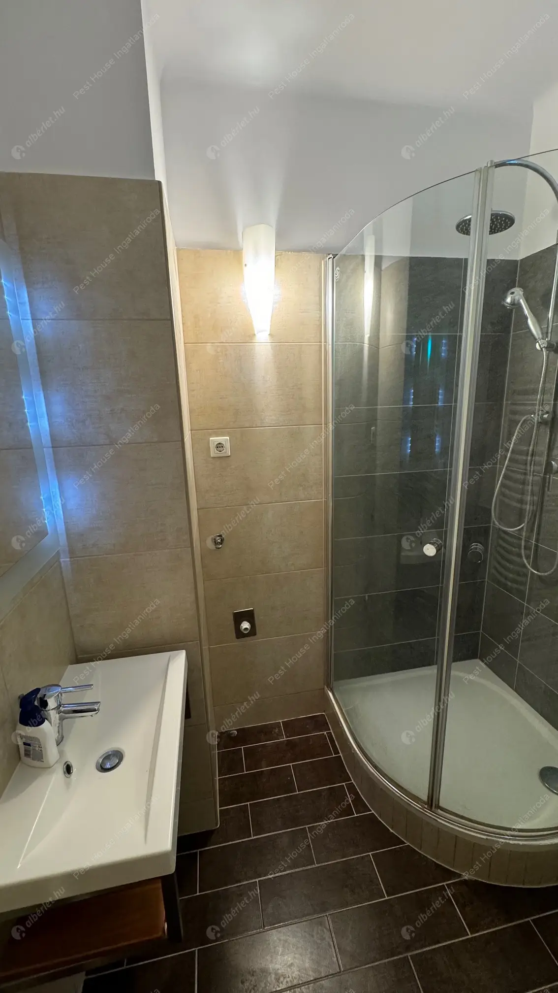 Kiadó albérlet 220000 Ft/hó áron: Budapest, XIII. kerület  Róbert Károly körút. Mérete: 43 nm, 2 szobás | Alberlet.hu - 6572596