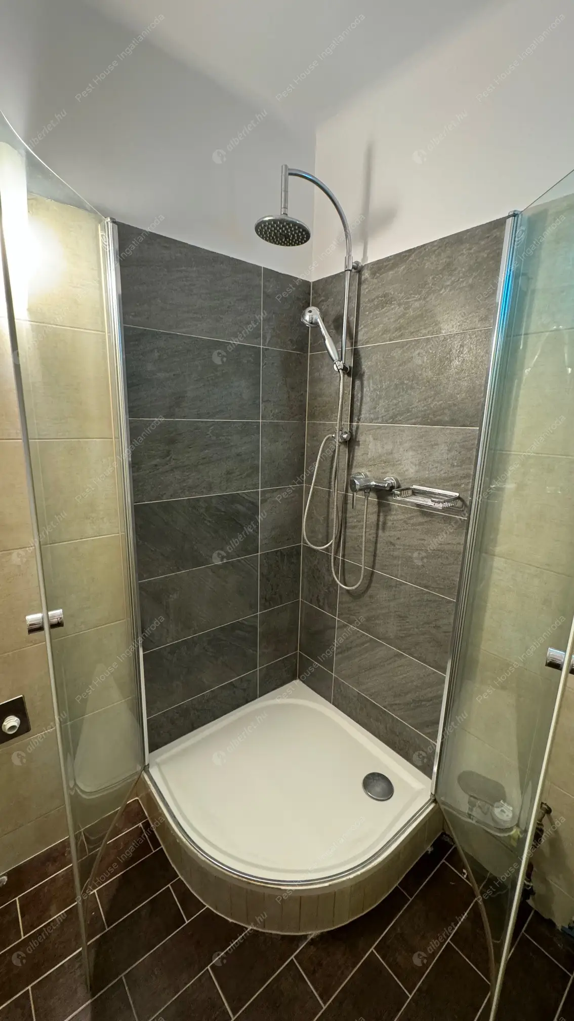 Kiadó albérlet 220000 Ft/hó áron: Budapest, XIII. kerület  Róbert Károly körút. Mérete: 43 nm, 2 szobás | Alberlet.hu - 6572599