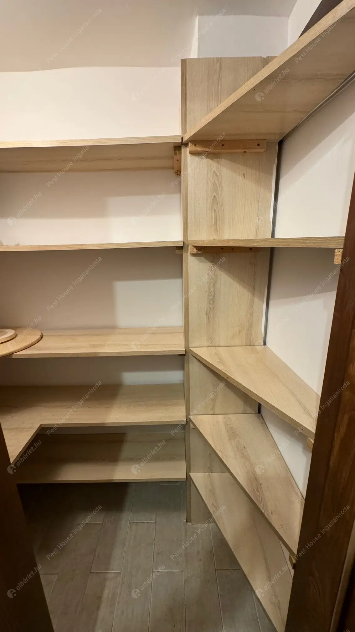 Kiadó albérlet 220000 Ft/hó áron: Budapest, XIII. kerület  Róbert Károly körút. Mérete: 43 nm, 2 szobás | Alberlet.hu - 6572610