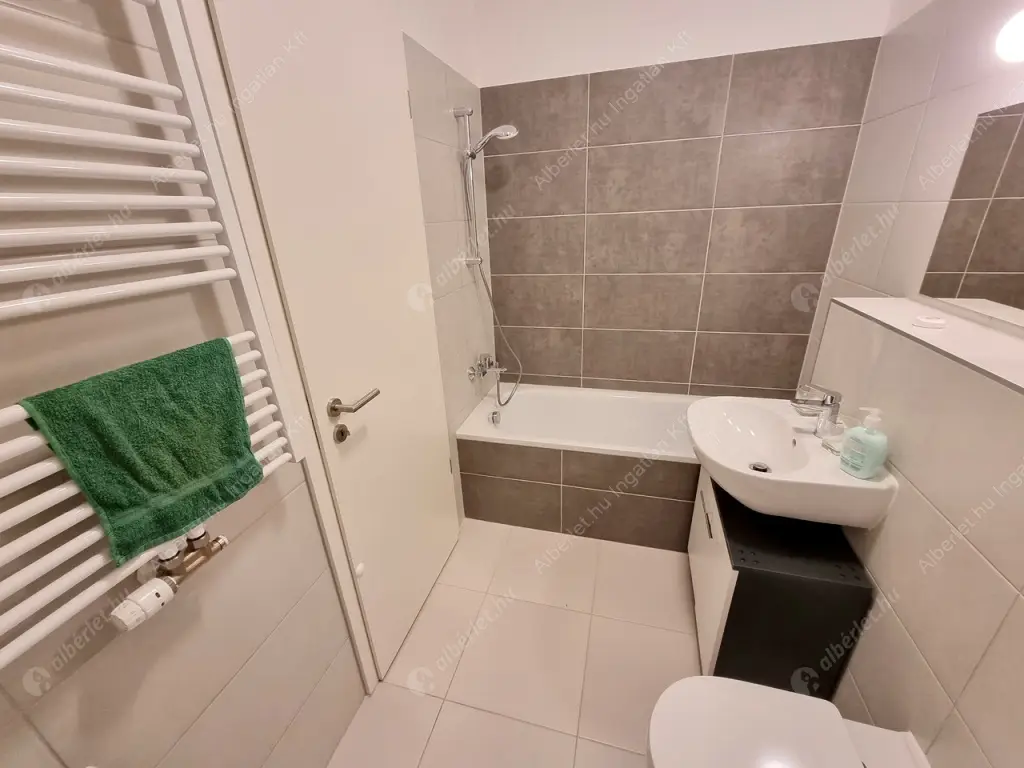 Kiadó albérlet 265000 Ft/hó áron: Budapest, XIII. kerület  Róbert Károly körút. Mérete: 45 nm, 2 szobás | Alberlet.hu - 6572776