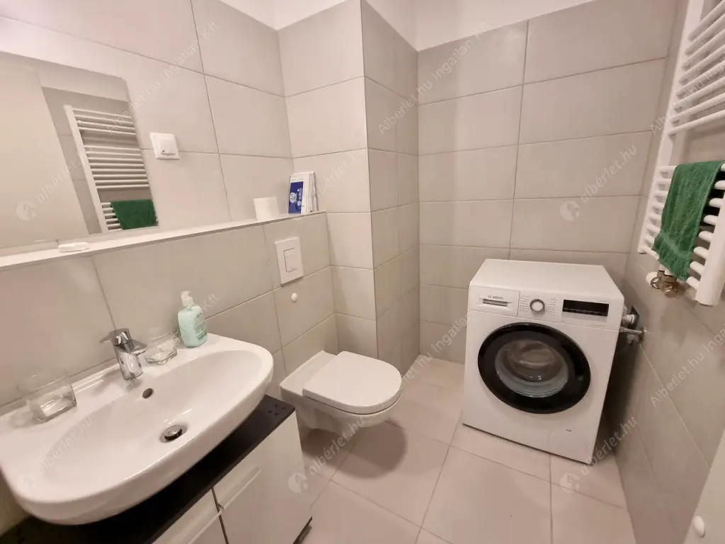 Kiadó albérlet 265000 Ft/hó áron: Budapest, XIII. kerület  Róbert Károly körút. Mérete: 45 nm, 2 szobás | Alberlet.hu - 6572778