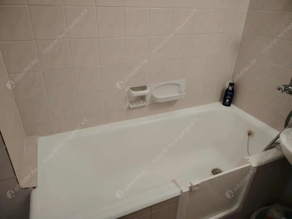 Kiadó albérlet 255000 Ft/hó áron: Budapest, XIII. kerület  Róbert Károly körút. Mérete: 62 nm, 2 szobás | Alberlet.hu - 6565159