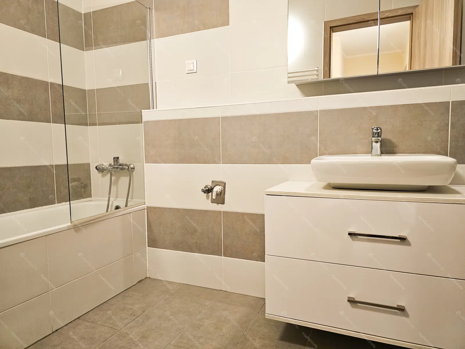 Kiadó albérlet 434000 Ft/hó áron: Budapest, XIII. kerület  Röppentyű utca. Mérete: 77 nm, 3 szobás | Alberlet.hu - 6700177