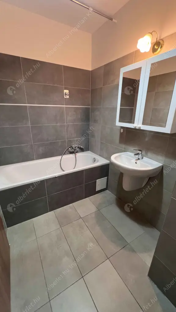 Kiadó albérlet 400000 Ft/hó áron: Budapest, XIII. kerület  Rozsnyay utca. Mérete: 77 nm, 4 szobás | Alberlet.hu - 6578309