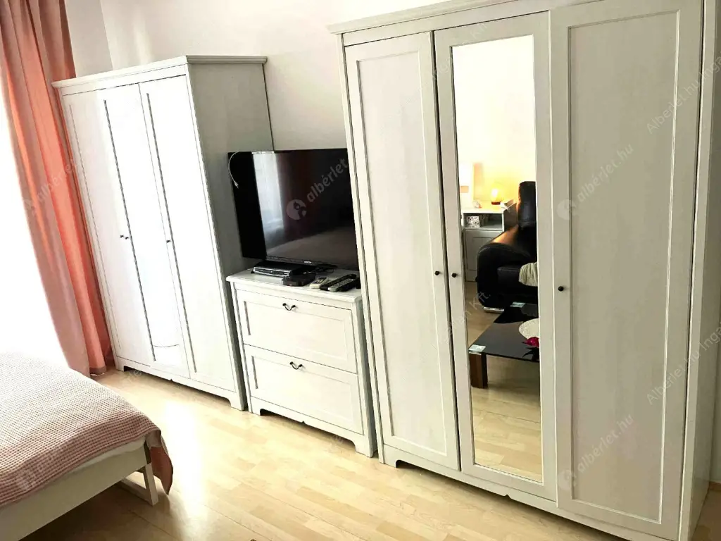 Kiadó albérlet 210000 Ft/hó áron: Budapest, XIII. kerület  Szabolcs utca. Mérete: 32 nm, 1 szobás | Alberlet.hu - 6572553