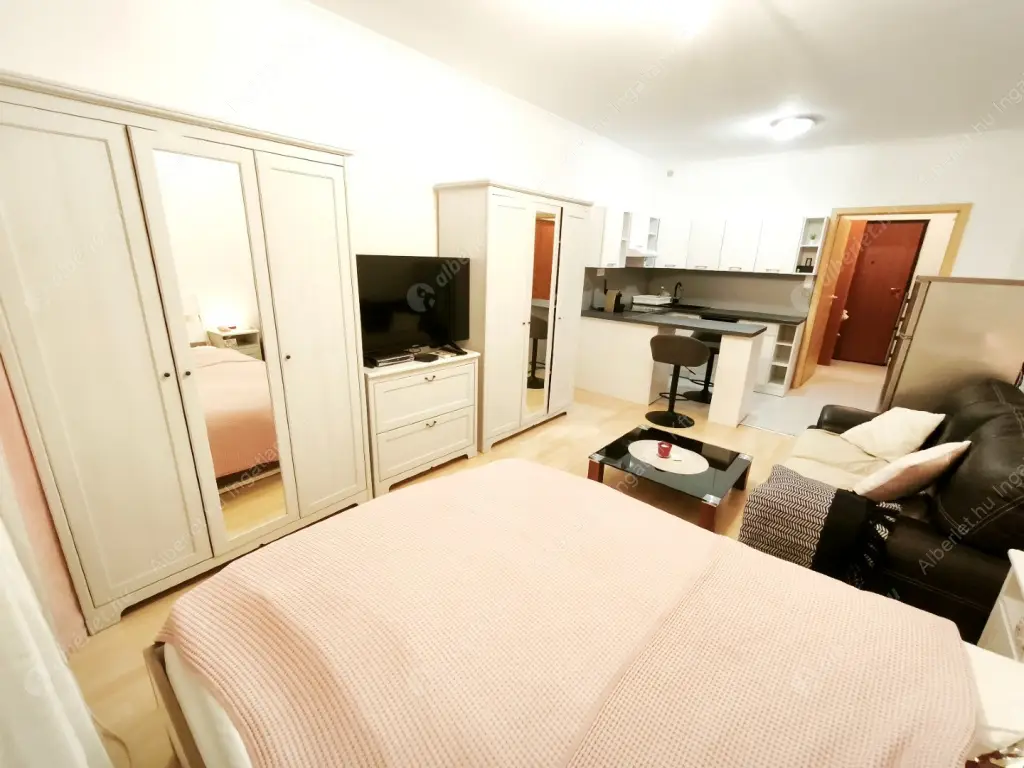 Kiadó albérlet 210000 Ft/hó áron: Budapest, XIII. kerület  Szabolcs utca. Mérete: 32 nm, 1 szobás | Alberlet.hu - 6572556