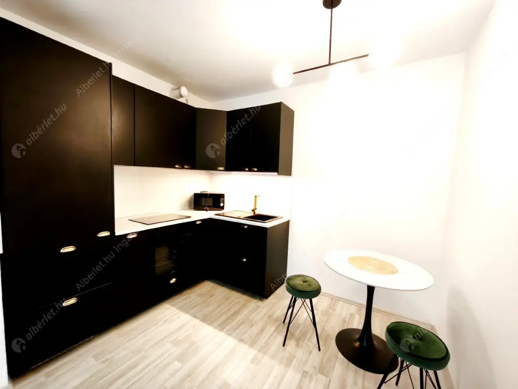 Kiadó albérlet 260000 Ft/hó áron: Budapest, XIII. kerület  Szabolcs utca. Mérete: 35 nm, 1 szobás | Alberlet.hu - 6597924