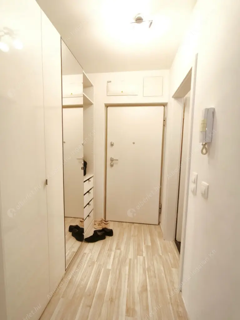 Kiadó albérlet 260000 Ft/hó áron: Budapest, XIII. kerület  Szabolcs utca. Mérete: 35 nm, 1 szobás | Alberlet.hu - 6597935