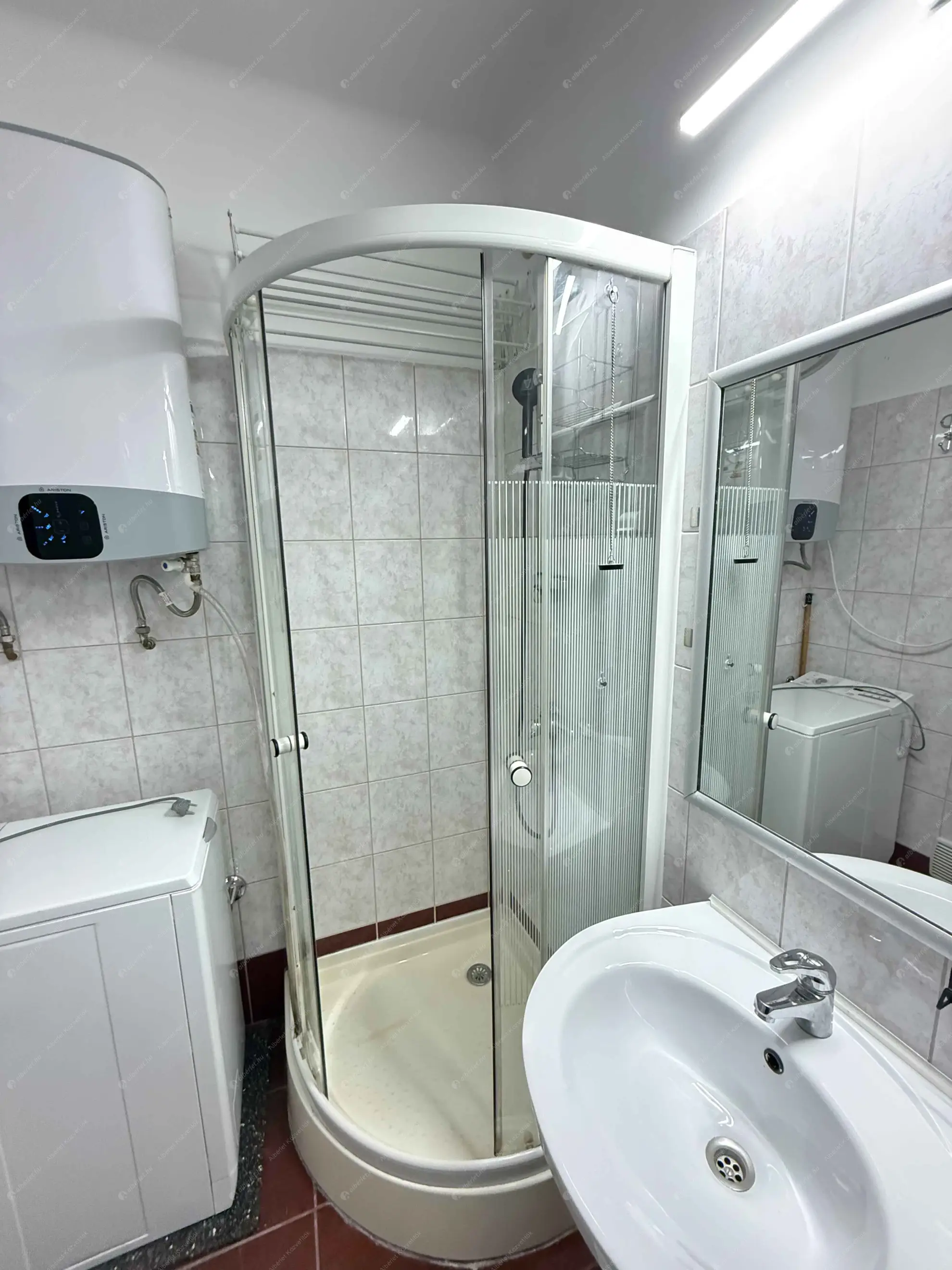 Kiadó albérlet 165000 Ft/hó áron: Budapest, XIII. kerület  Szabolcs utca. Mérete: 35 nm, 1 szobás | Alberlet.hu - 6630794