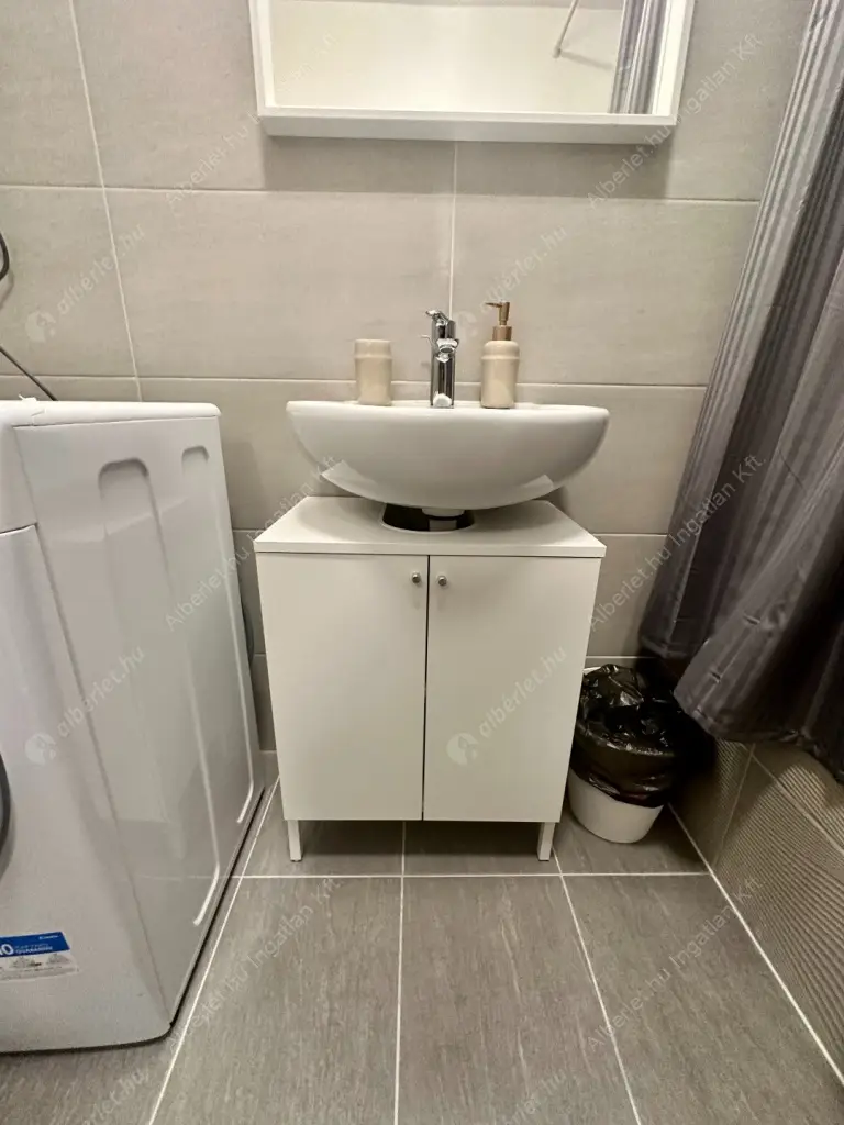 Kiadó albérlet 290000 Ft/hó áron: Budapest, XIII. kerület  Szabolcs utca. Mérete: 45 nm, 2 szobás | Alberlet.hu - 6602826