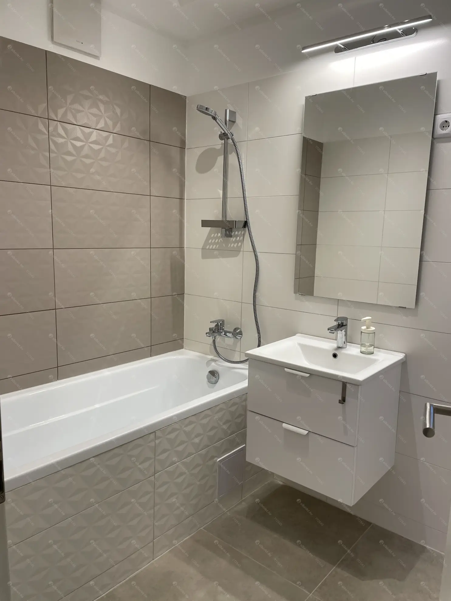 Kiadó albérlet 270000 Ft/hó áron: Budapest, XIII. kerület  Szabolcs utca. Mérete: 45 nm, 2 szobás | Alberlet.hu - 6612009