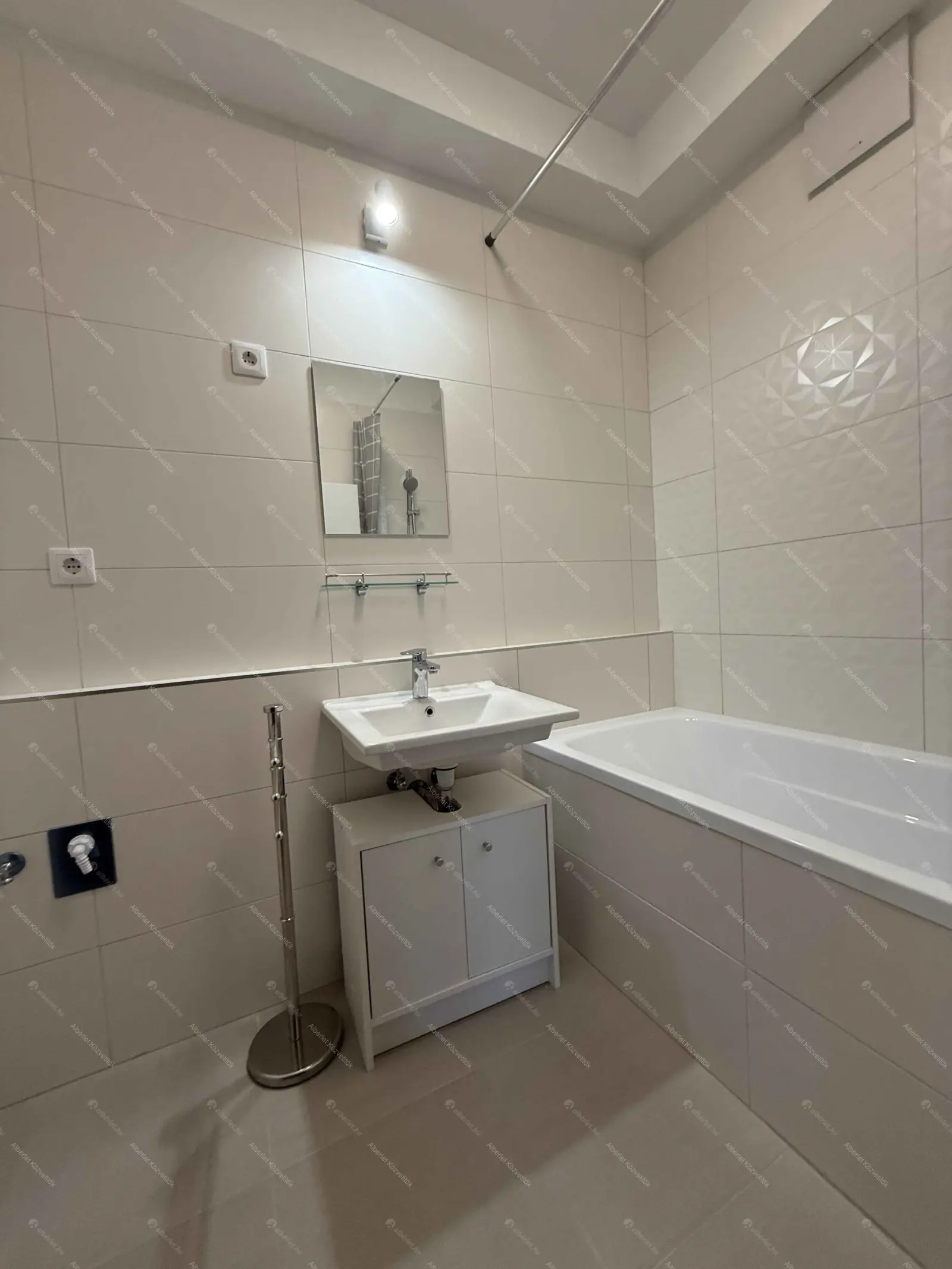 Kiadó albérlet 270000 Ft/hó áron: Budapest, XIII. kerület  Szabolcs utca. Mérete: 46 nm, 2 szobás | Alberlet.hu - 6702028