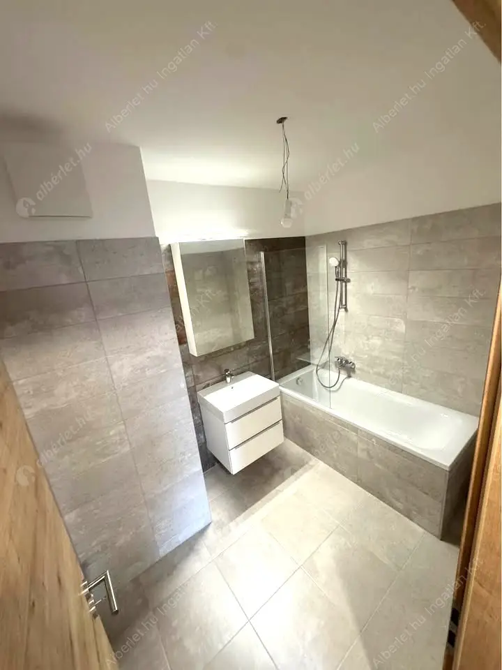 Kiadó albérlet 299000 Ft/hó áron: Budapest, XIII. kerület  Szabolcs utca. Mérete: 48 nm, 2 szobás | Alberlet.hu - 6636770