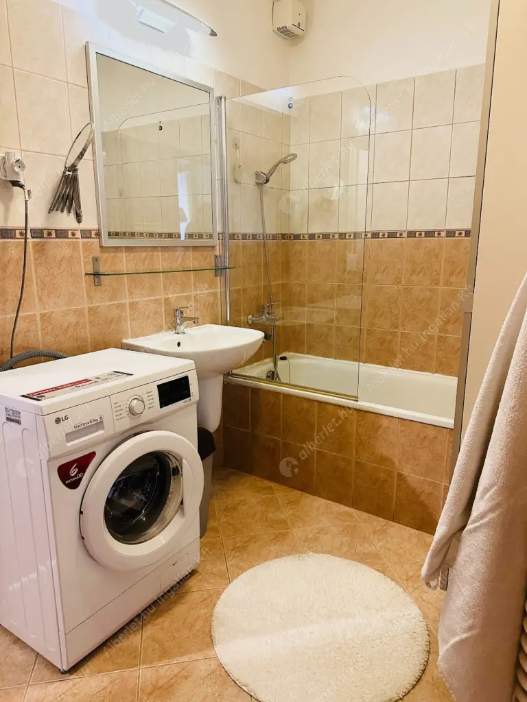 Kiadó albérlet 360000 Ft/hó áron: Budapest, XIII. kerület  Szabolcs utca. Mérete: 68 nm, 2 szobás | Alberlet.hu - 6596550