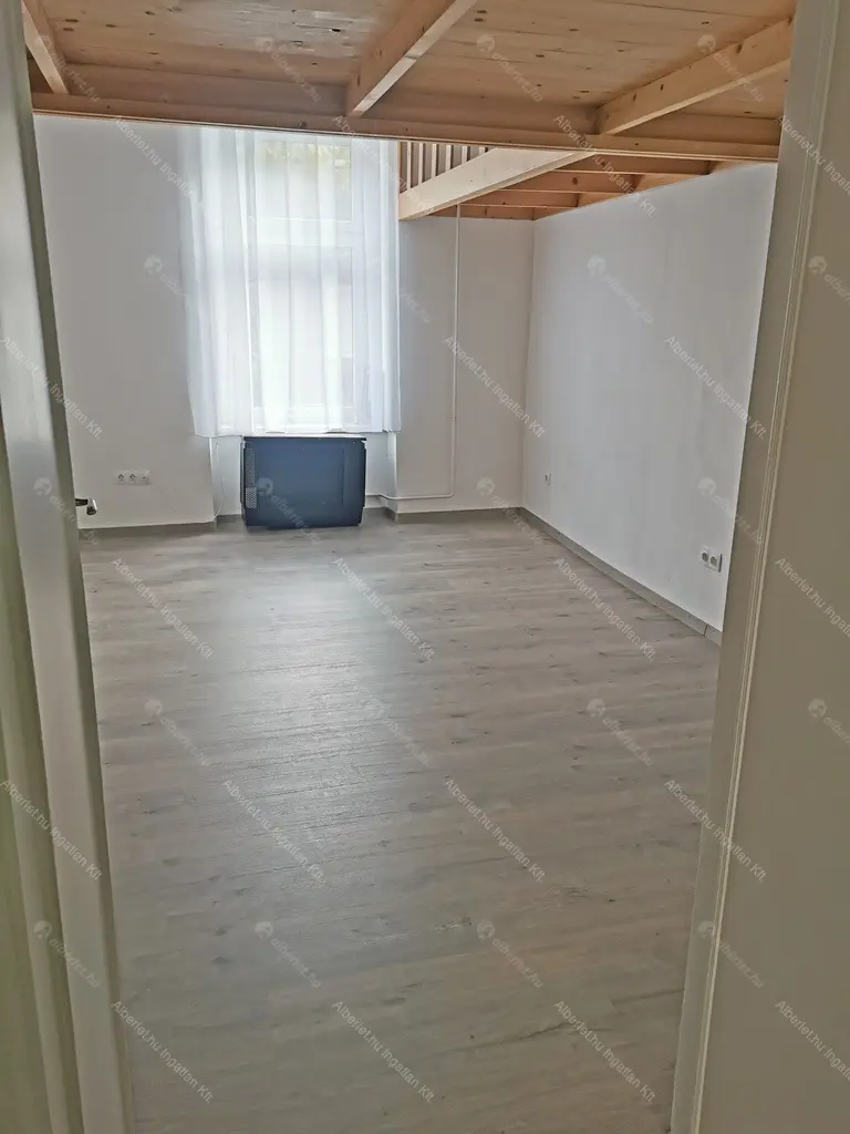 Kiadó albérlet 170000 Ft/hó áron: Budapest, XIII. kerület  Szent László út. Mérete: 30 nm, 1 szobás | Alberlet.hu - 6696048