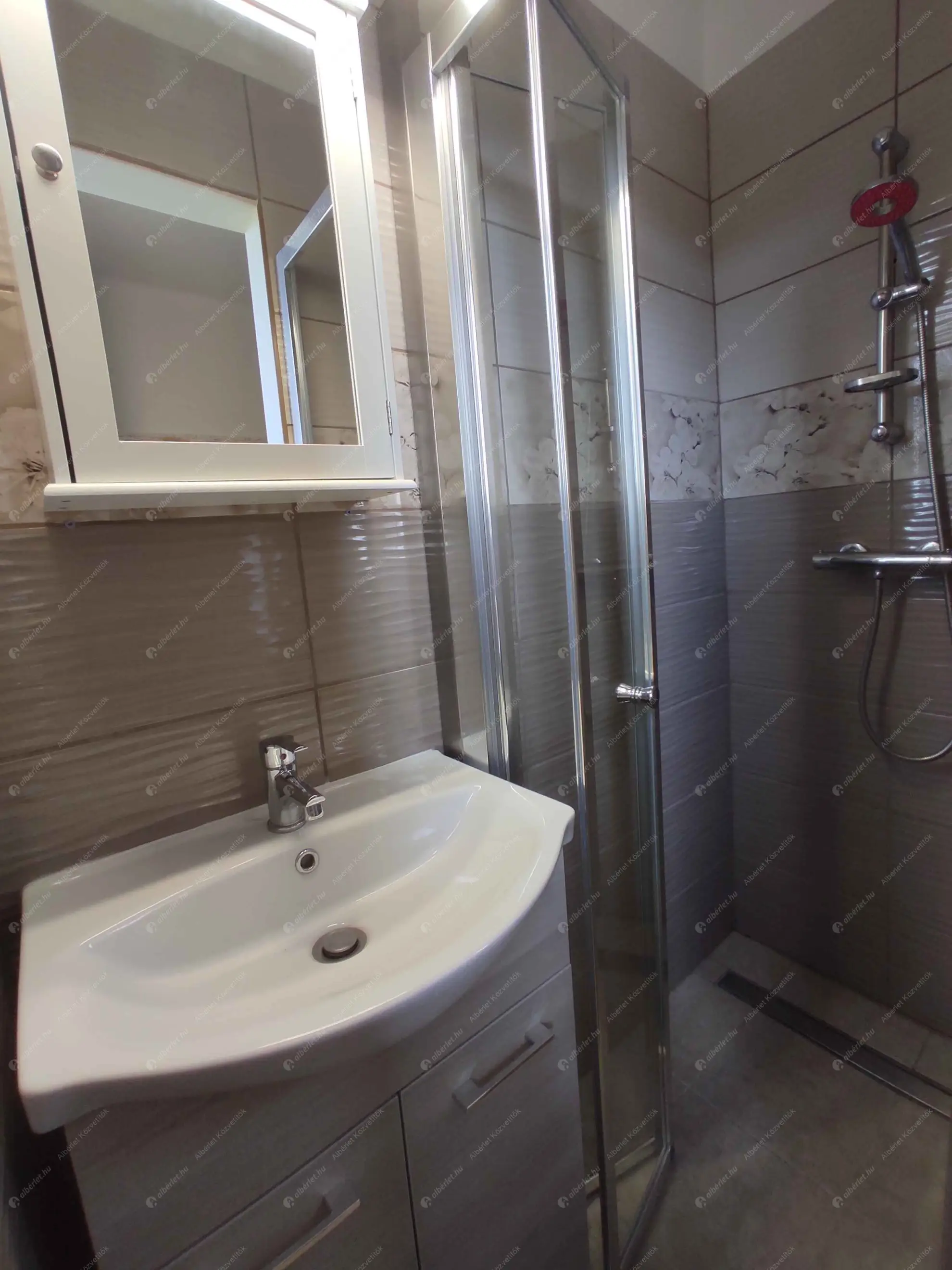 Kiadó albérlet 170000 Ft/hó áron: Budapest, XIII. kerület  Tahi utca. Mérete: 33 nm, 1 szobás | Alberlet.hu - 6595324