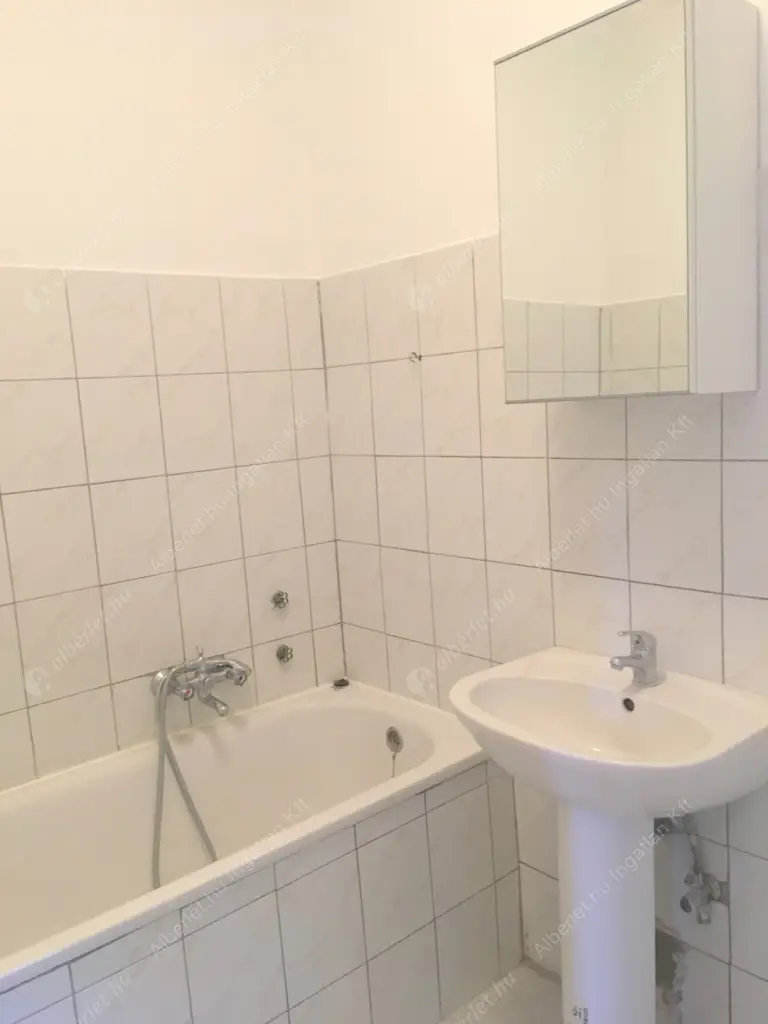 Kiadó albérlet 180000 Ft/hó áron: Budapest, XIII. kerület  Tahi utca. Mérete: 38 nm, 1 szobás | Alberlet.hu - 6581675