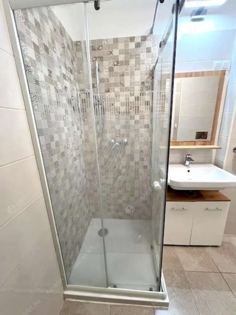 Kiadó albérlet 265000 Ft/hó áron: Budapest, XIII. kerület  Taksony utca. Mérete: 35 nm, 1 szobás | Alberlet.hu - 6638417