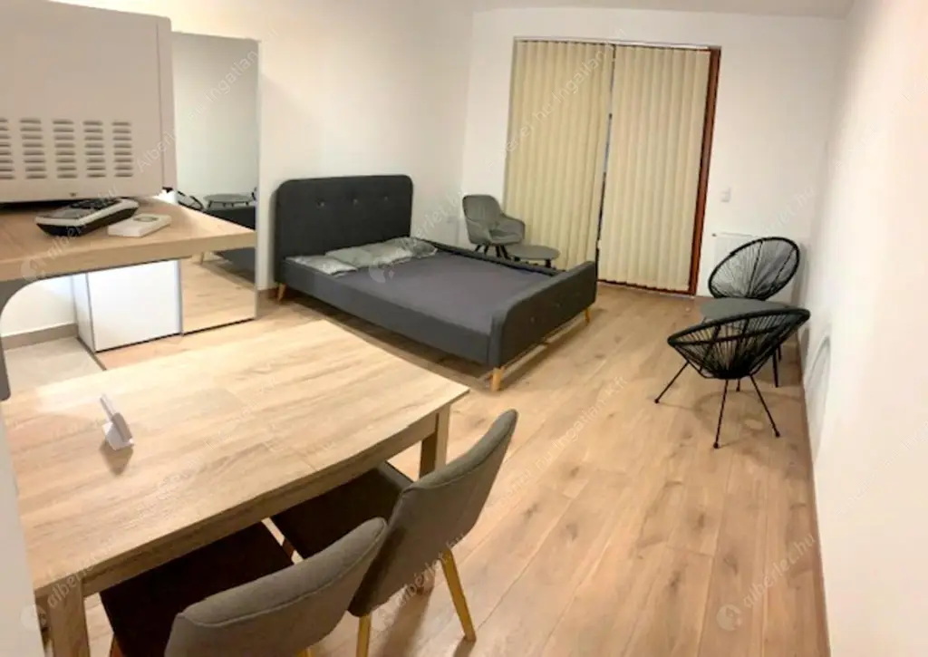 Kiadó albérlet 265000 Ft/hó áron: Budapest, XIII. kerület  Taksony utca. Mérete: 35 nm, 1 szobás | Alberlet.hu - 6638436