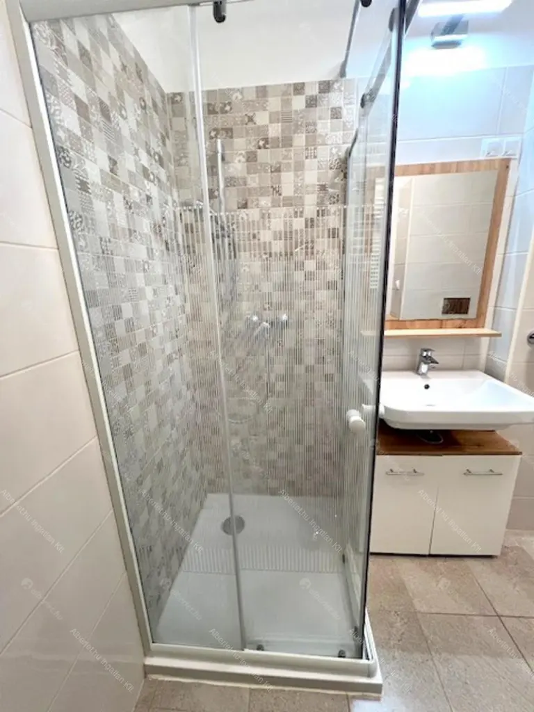 Kiadó albérlet 265000 Ft/hó áron: Budapest, XIII. kerület  Taksony utca. Mérete: 35 nm, 1 szobás | Alberlet.hu - 6652570