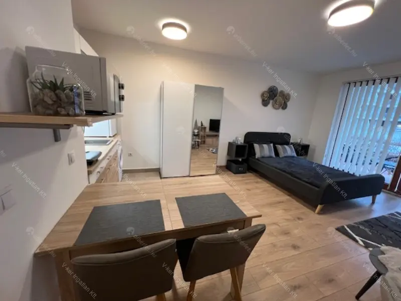 Kiadó albérlet 265000 Ft/hó áron: Budapest, XIII. kerület  Taksony utca. Mérete: 35 nm, 1 szobás | Alberlet.hu - 6679447