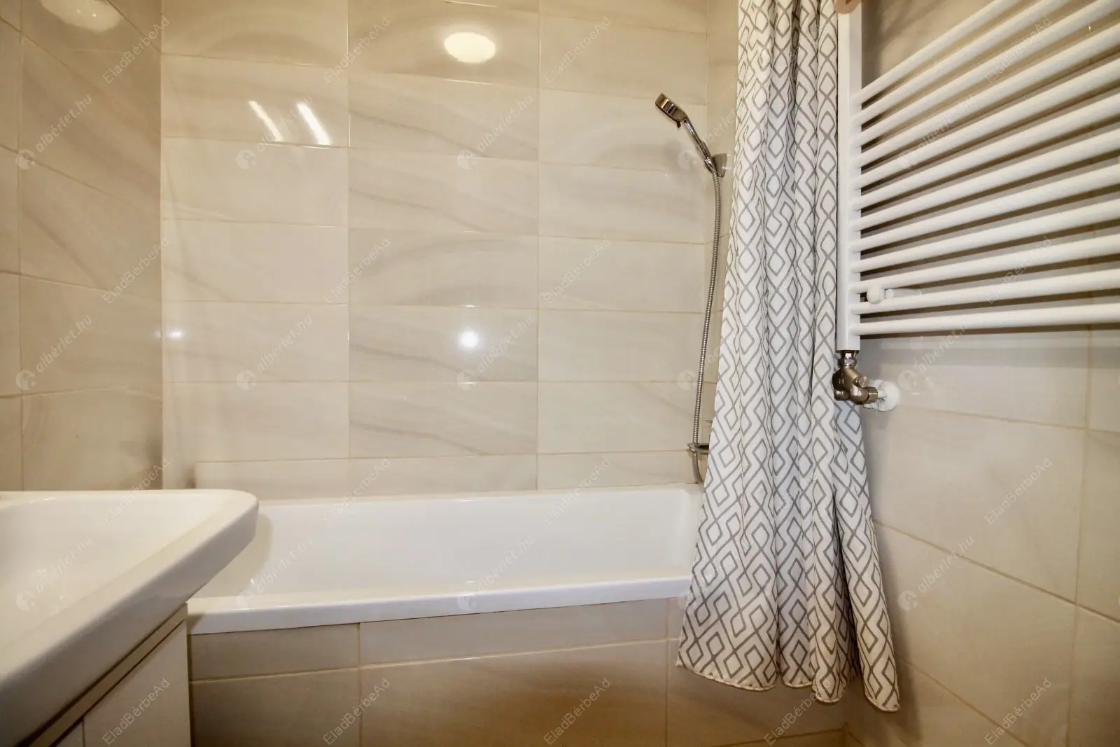 Kiadó albérlet 305000 Ft/hó áron: Budapest, XIII. kerület  Taksony utca. Mérete: 43 nm, 2 szobás | Alberlet.hu - 6638619