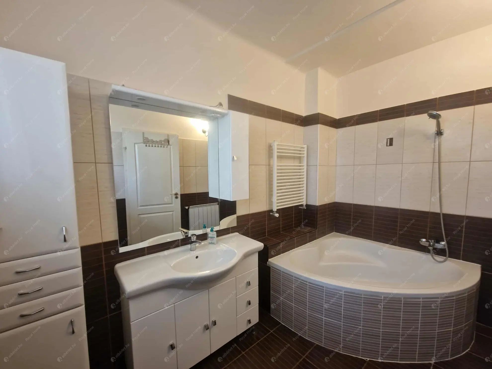 Kiadó albérlet 390000 Ft/hó áron: Budapest, XIII. kerület  Thurzó utca. Mérete: 80 nm, 2 szobás | Alberlet.hu - 6557041