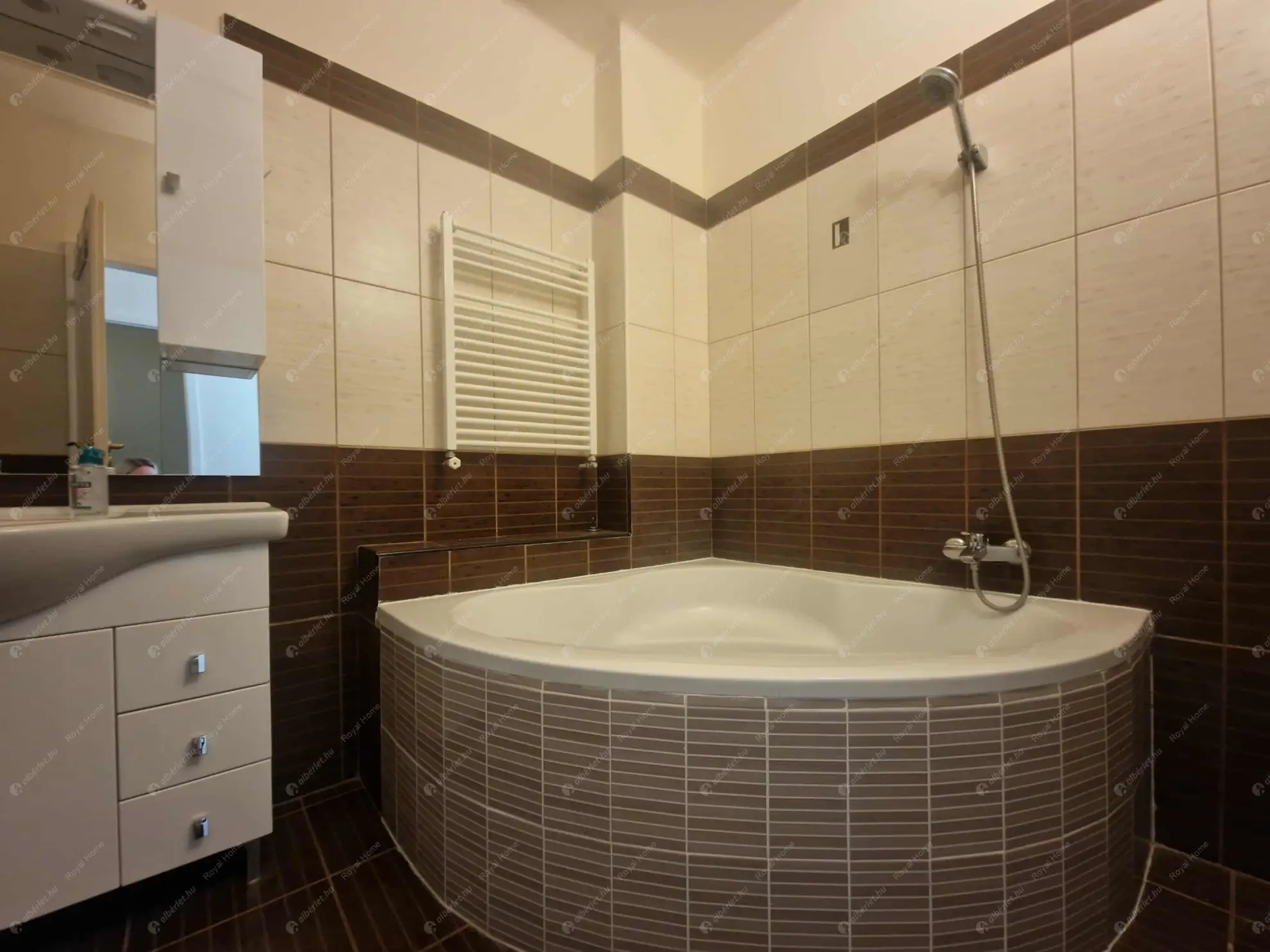 Kiadó albérlet 390000 Ft/hó áron: Budapest, XIII. kerület  Thurzó utca. Mérete: 80 nm, 2 szobás | Alberlet.hu - 6557052