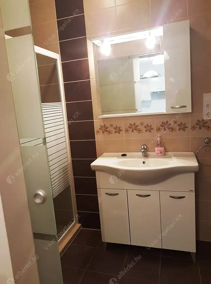 Kiadó albérlet 250000 Ft/hó áron: Budapest, XIII. kerület  Váci út. Mérete: 45 nm, 1 szobás | Alberlet.hu - 6604762