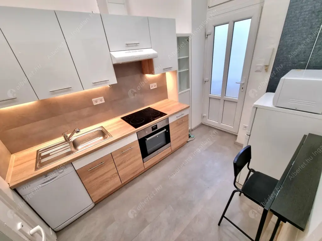 Kiadó albérlet 370000 Ft/hó áron: Budapest, XIII. kerület  Váci út. Mérete: 54 nm, 2 szobás | Alberlet.hu - 6570973
