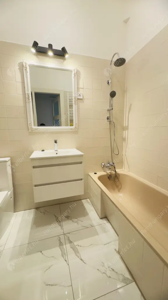 Kiadó albérlet 370000 Ft/hó áron: Budapest, XIII. kerület  Váci út. Mérete: 54 nm, 2 szobás | Alberlet.hu - 6574493