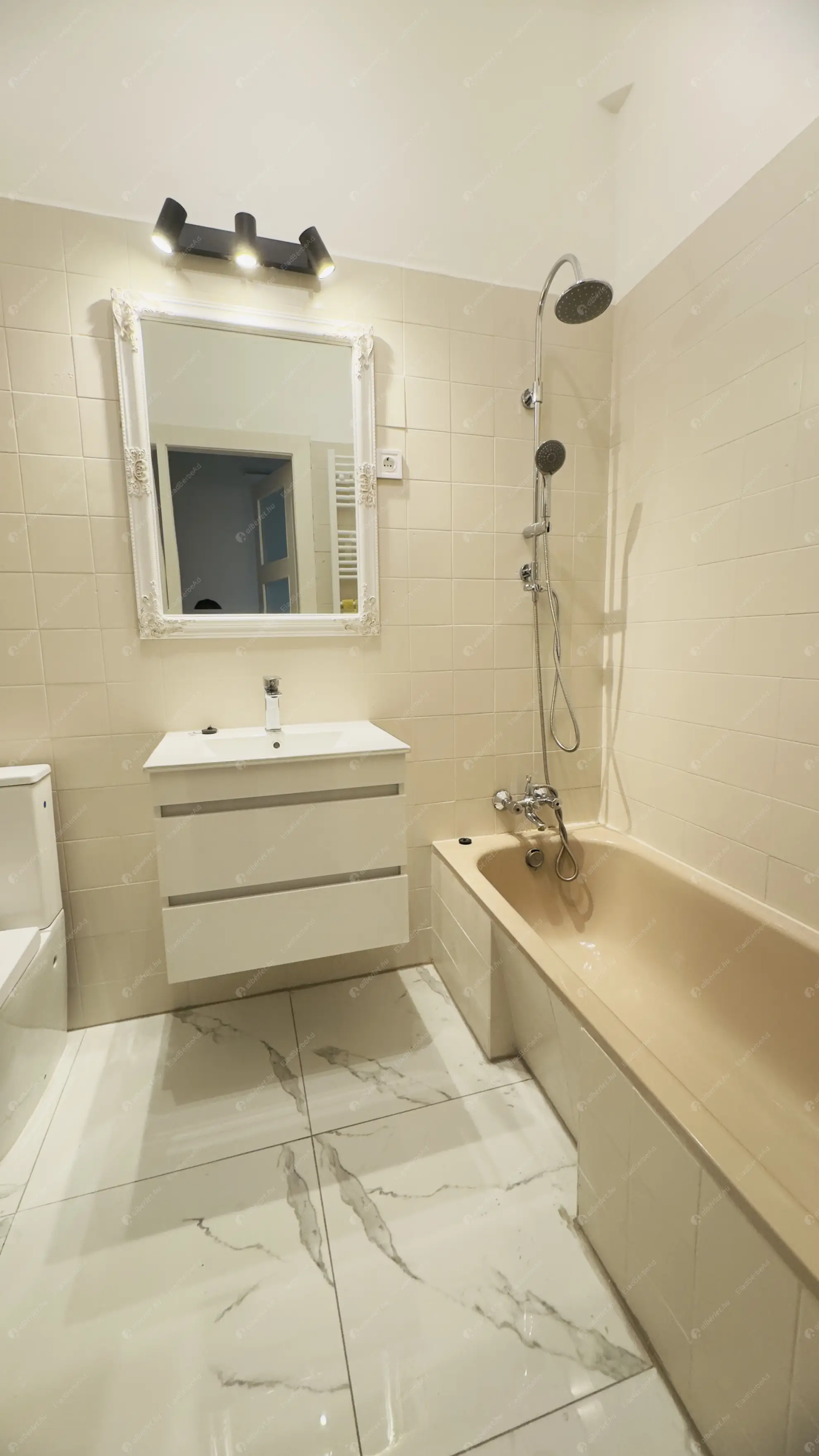 Kiadó albérlet 370000 Ft/hó áron: Budapest, XIII. kerület  Váci út. Mérete: 54 nm, 2 szobás | Alberlet.hu - 6569243