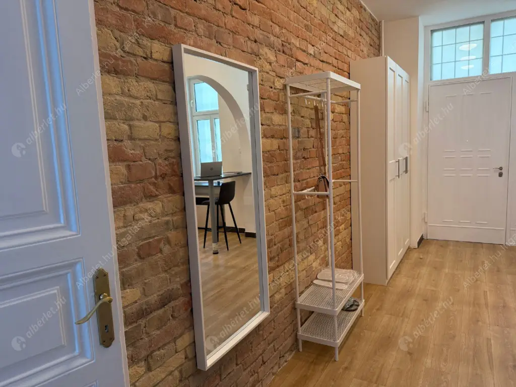 Kiadó albérlet 350000 Ft/hó áron: Budapest, XIII. kerület  Váci út. Mérete: 64 nm, 2 szobás | Alberlet.hu - 6585732