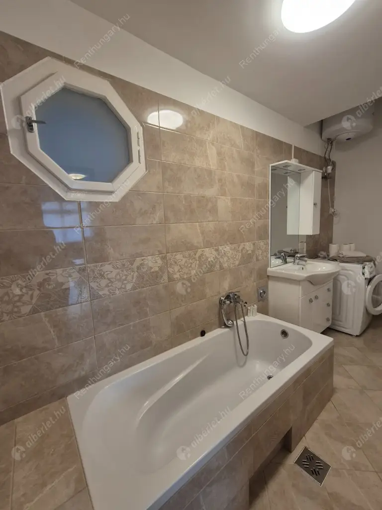 Kiadó albérlet 279000 Ft/hó áron: Budapest, XIII. kerület  Váci út. Mérete: 75 nm, 2 szobás | Alberlet.hu - 6549457