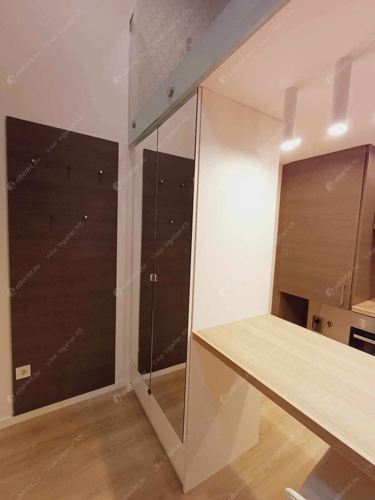 Kiadó albérlet 180000 Ft/hó áron: Budapest, XIII. kerület  Visegrádi utca. Mérete: 20 nm, 1 szobás | Alberlet.hu - 6207617