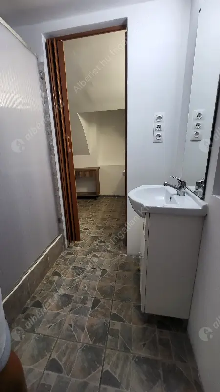 Kiadó albérlet 150000 Ft/hó áron: Budapest, XIII. kerület  Visegrádi utca. Mérete: 35 nm, 1 szobás | Alberlet.hu - 6591008