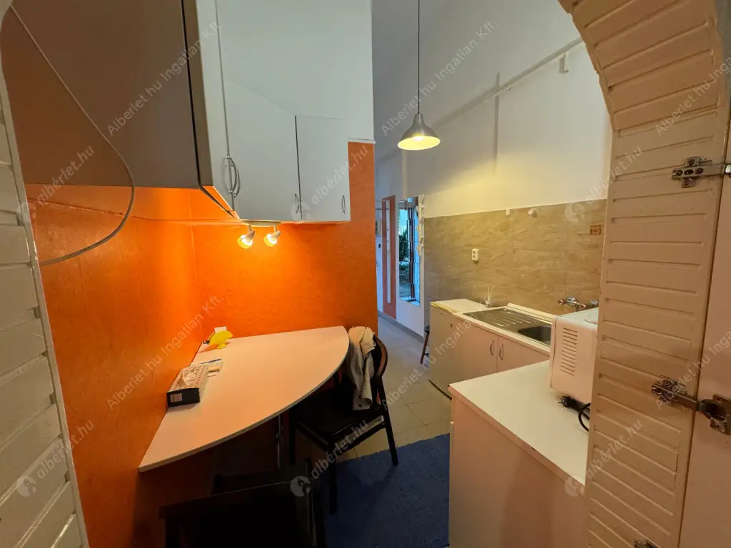 Kiadó albérlet 180000 Ft/hó áron: Budapest, XIV. kerület  Angol utca. Mérete: 31 nm, 1 szobás | Alberlet.hu - 6603691