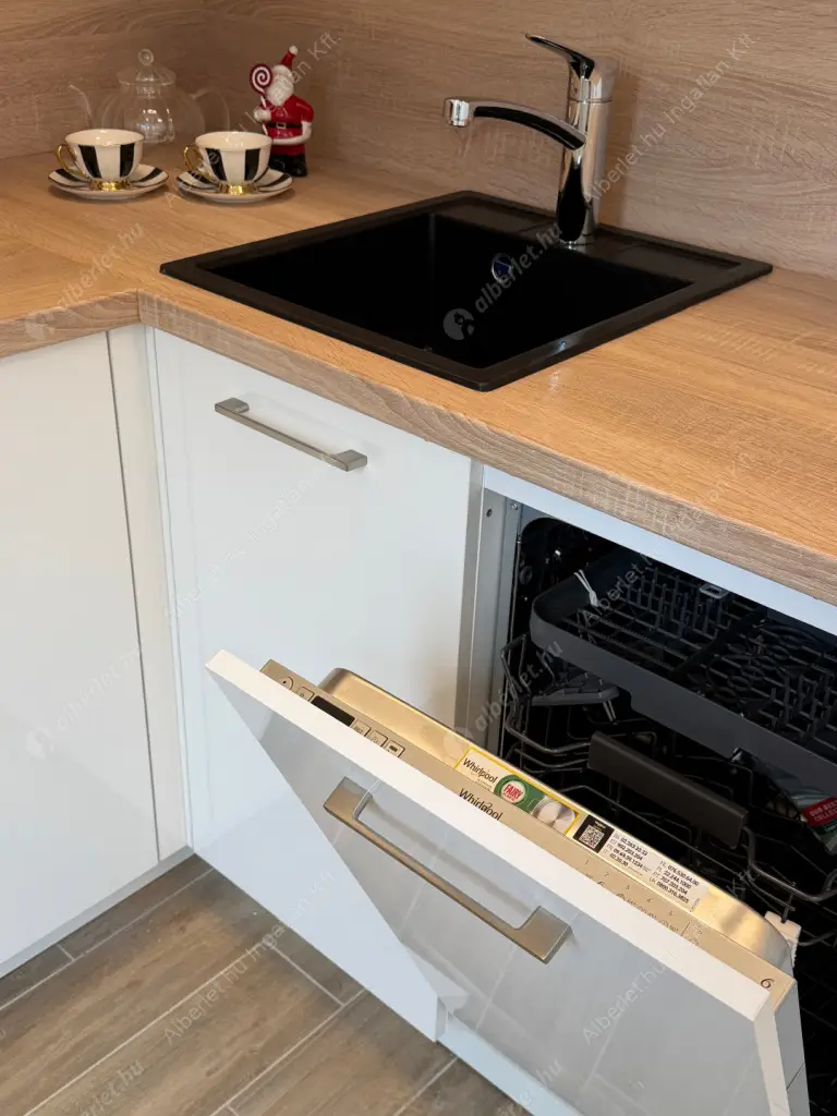 Kiadó albérlet 290000 Ft/hó áron: Budapest, XIV. kerület  Bonyhádi út. Mérete: 36 nm, 1 szobás | Alberlet.hu - 6613399