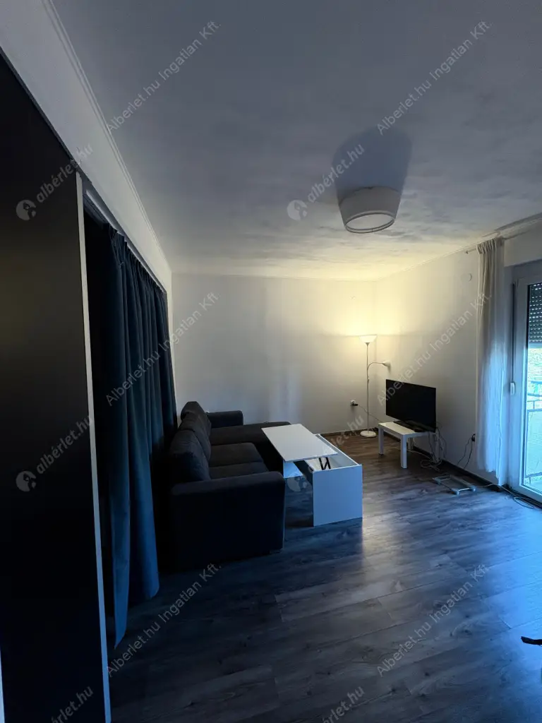 Kiadó albérlet 240000 Ft/hó áron: Budapest, XIV. kerület  Bosnyák tér. Mérete: 40 nm, 1 szobás | Alberlet.hu - 6623137