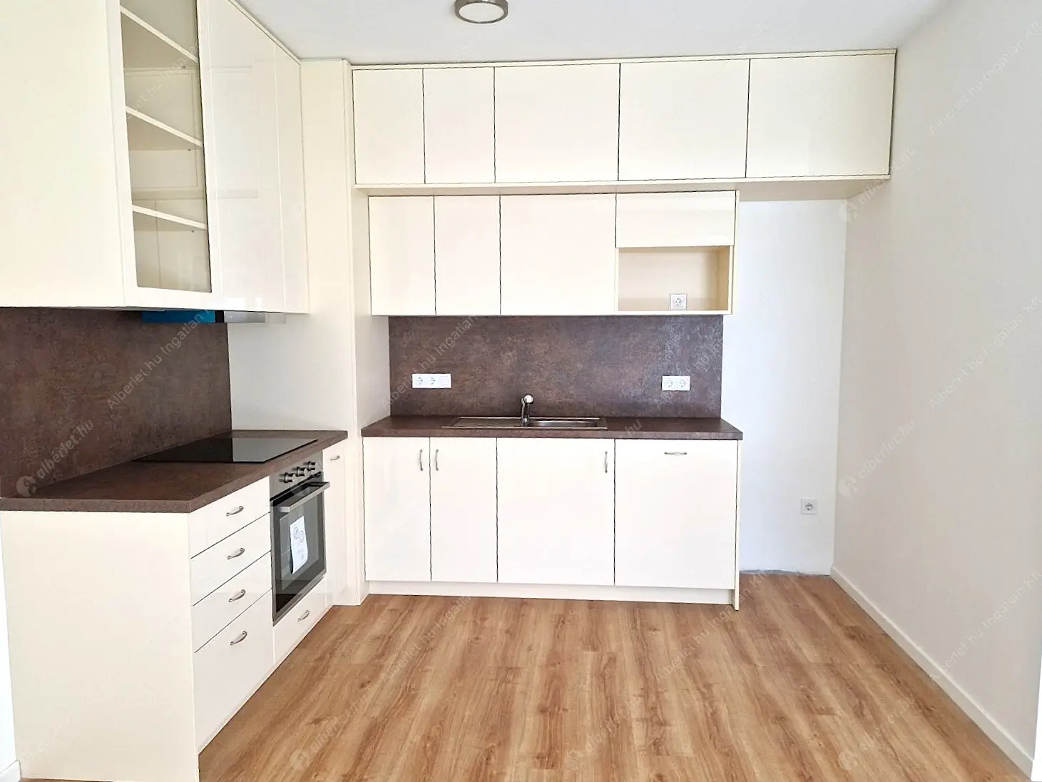 Kiadó albérlet 340000 Ft/hó áron: Budapest, XIV. kerület  Bosnyák utca. Mérete: 47 nm, 2 szobás | Alberlet.hu - 6546939