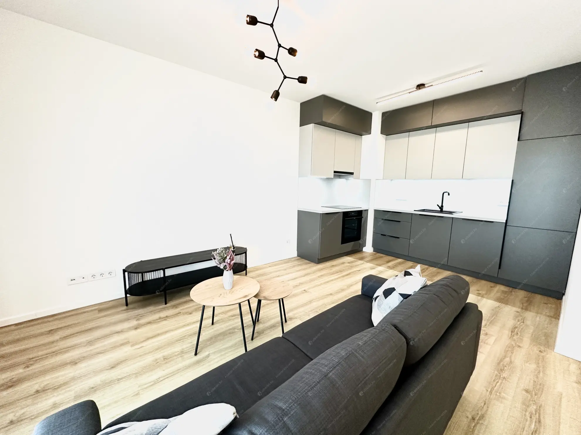 Kiadó albérlet 380000 Ft/hó áron: Budapest, XIV. kerület  Bosnyák utca. Mérete: 48 nm, 2 szobás | Alberlet.hu - 6587771