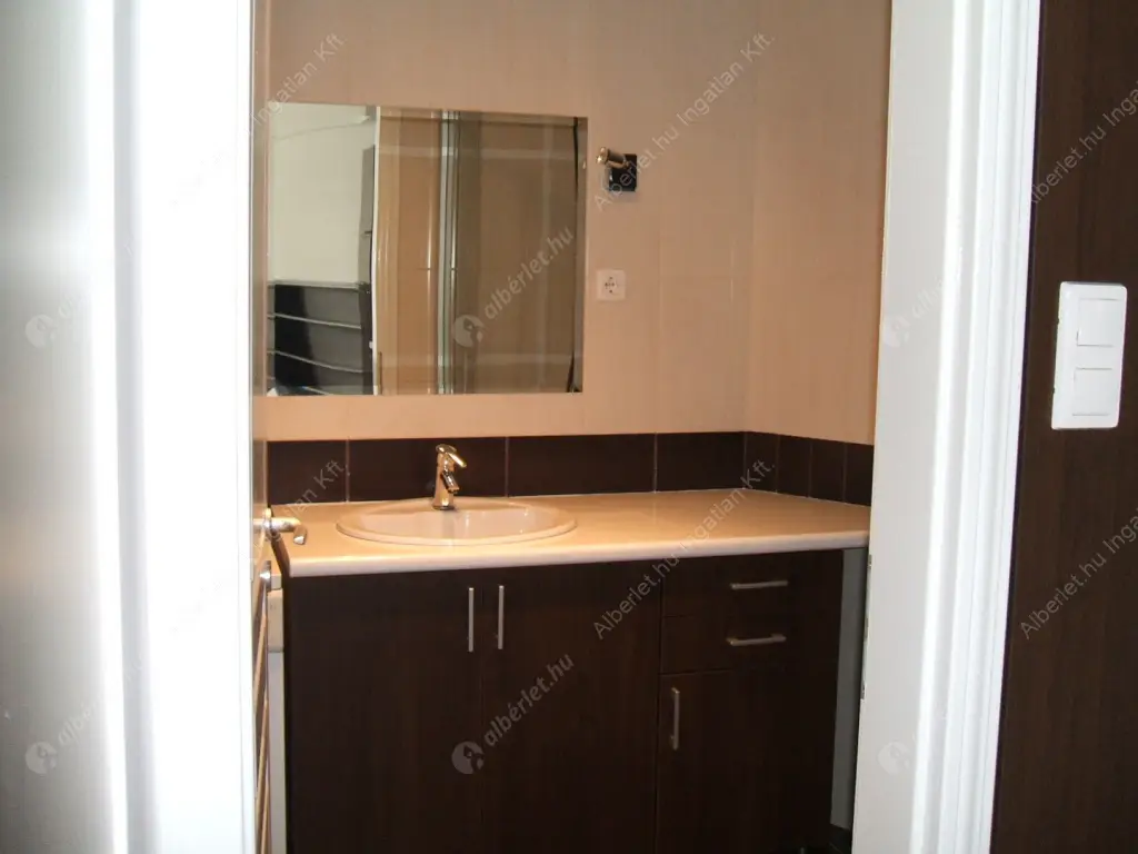 Kiadó albérlet 250000 Ft/hó áron: Budapest, XIV. kerület  Bosnyák utca. Mérete: 48 nm, 2 szobás | Alberlet.hu - 6589808