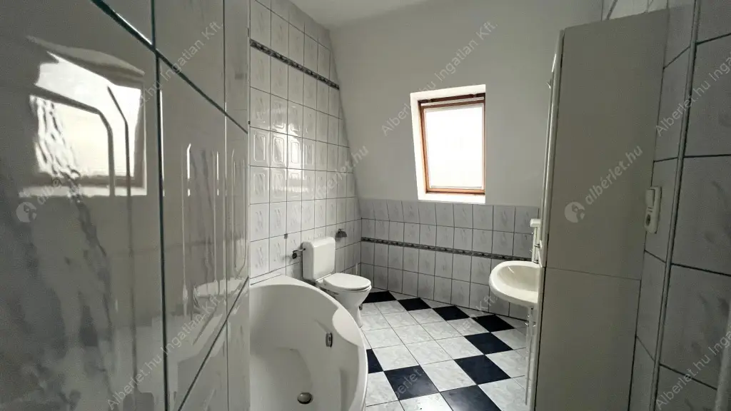 Kiadó albérlet 550000 Ft/hó áron: Budapest, XIV. kerület  Dorozsmai utca. Mérete: 300 nm, 6 szobás | Alberlet.hu - 6626498