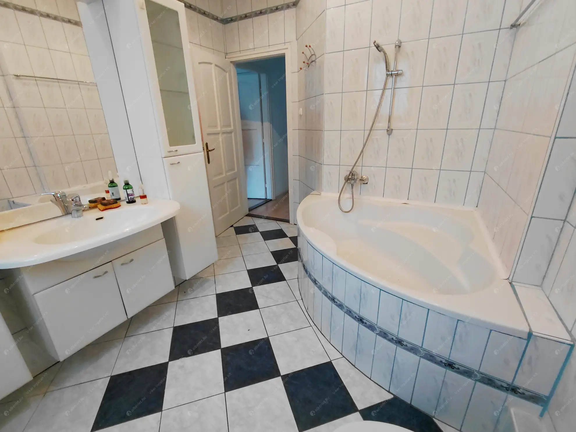 Kiadó albérlet 550000 Ft/hó áron: Budapest, XIV. kerület  Dorozsmai utca. Mérete: 300 nm, 6 szobás | Alberlet.hu - 6600091