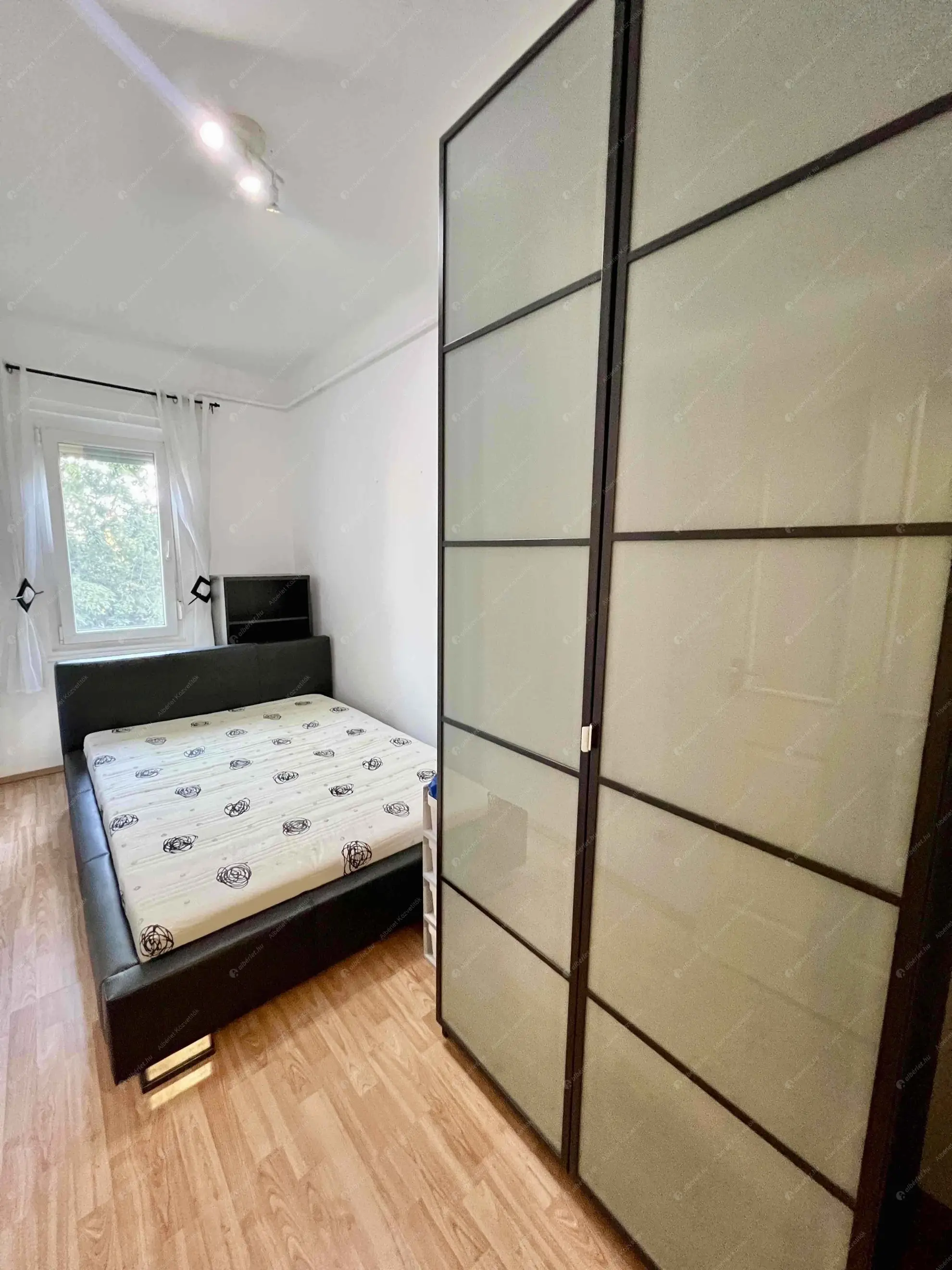 Kiadó albérlet 190000 Ft/hó áron: Budapest, XIV. kerület  Erzsébet királyné útja. Mérete: 39 nm, 1 szobás | Alberlet.hu - 6547247