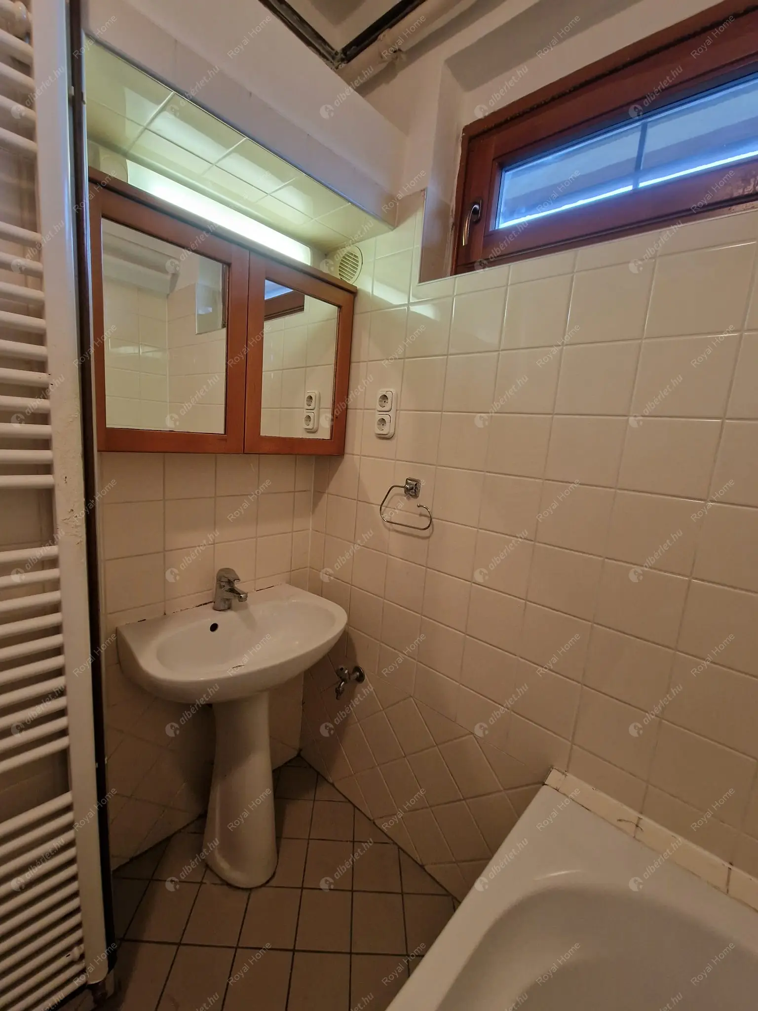 Kiadó albérlet 215000 Ft/hó áron: Budapest, XIV. kerület  Erzsébet királyné útja. Mérete: 54 nm, 2 szobás | Alberlet.hu - 6593650