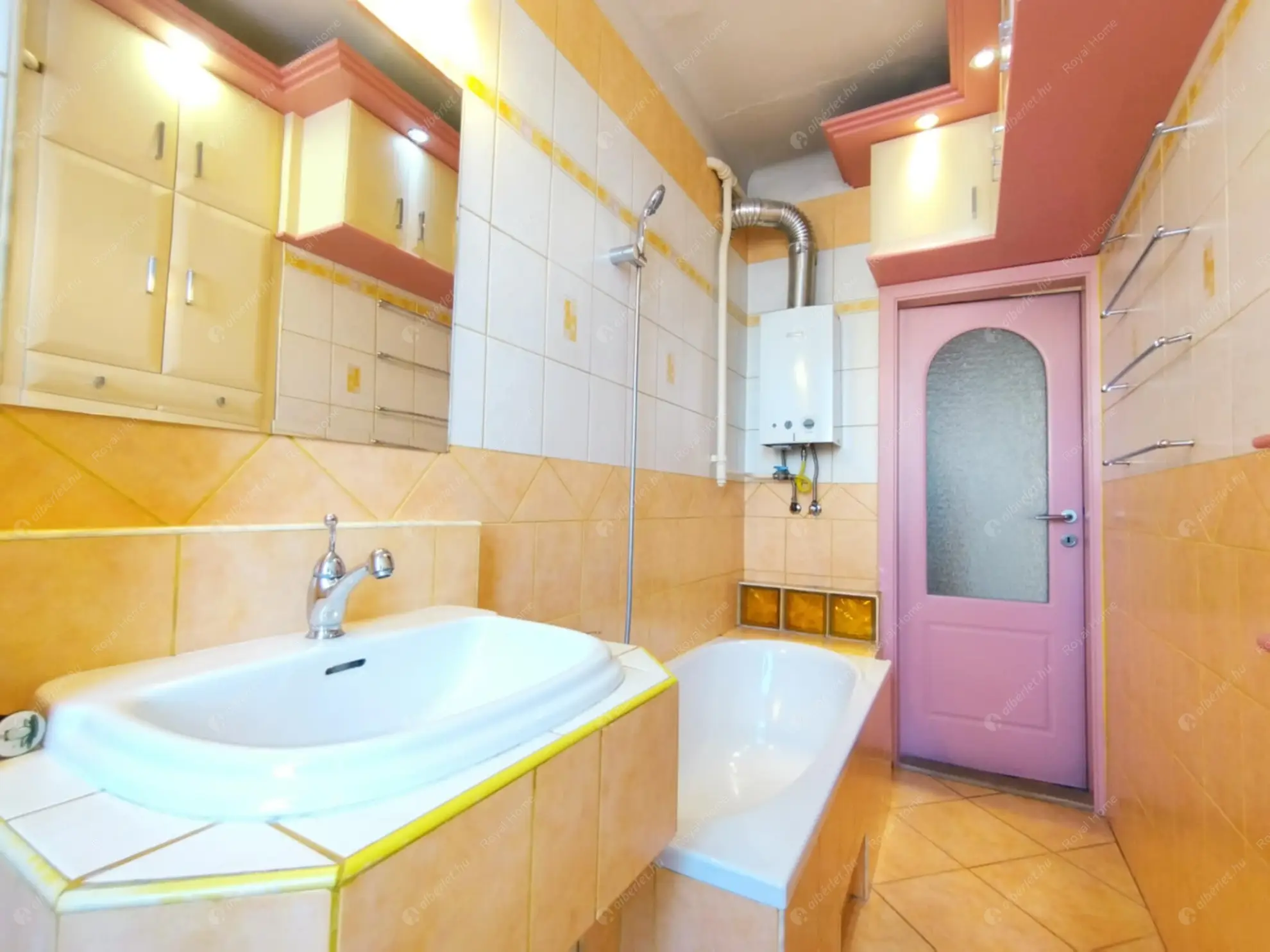 Kiadó albérlet 219000 Ft/hó áron: Budapest, XIV. kerület  Félhold utca. Mérete: 56 nm, 2 szobás | Alberlet.hu - 6574417