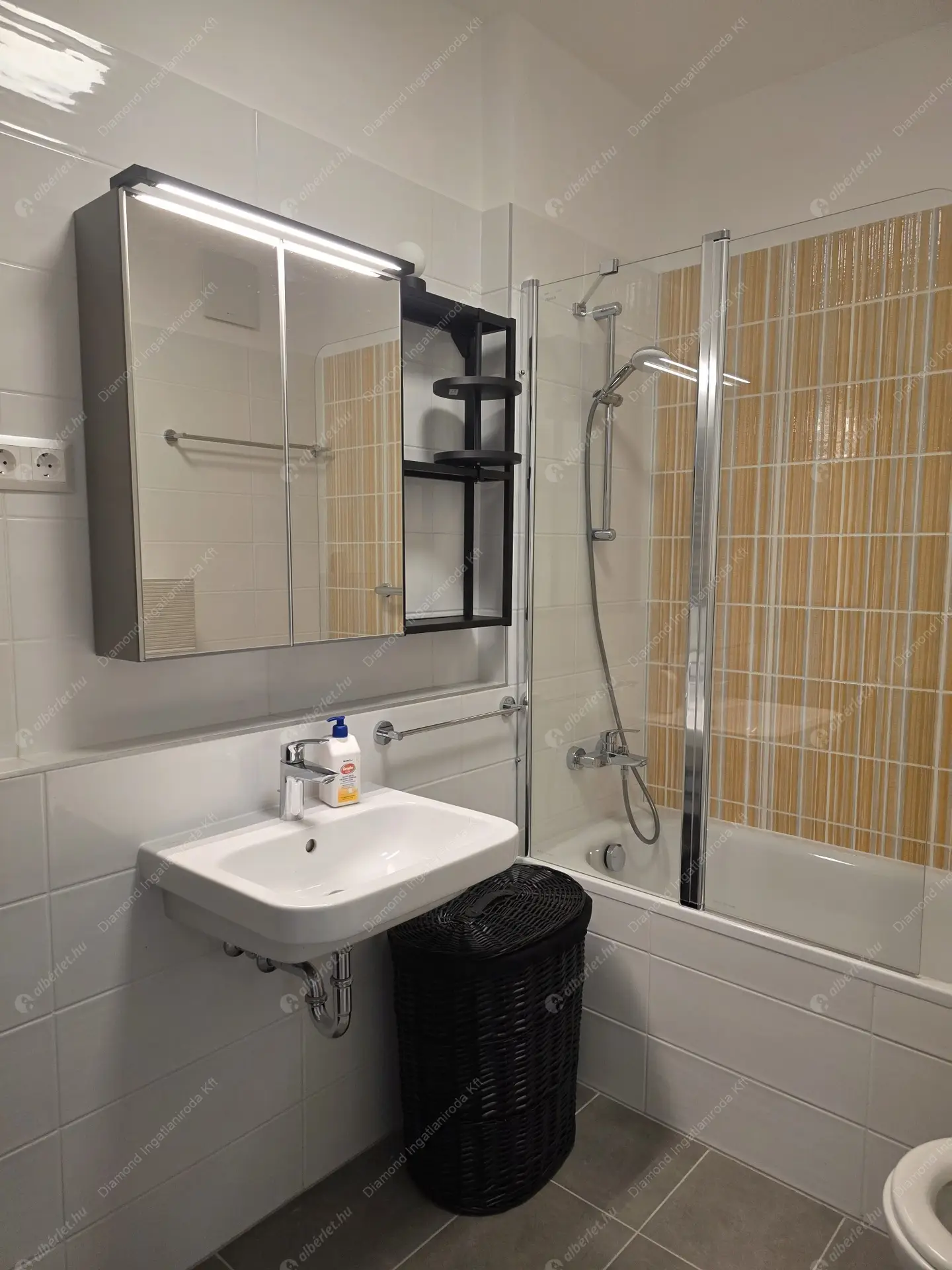 Kiadó albérlet 350000 Ft/hó áron: Budapest, XIV. kerület  Fischer István utca. Mérete: 42 nm, 1 szobás | Alberlet.hu - 6497190