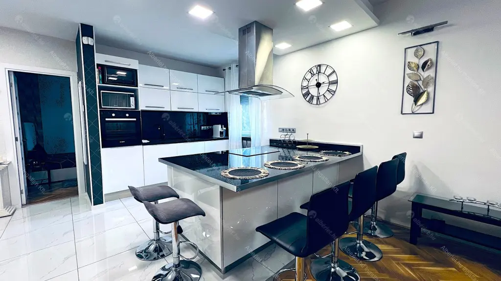 Kiadó albérlet 275000 Ft/hó áron: Budapest, XIV. kerület  Fráter György utca. Mérete: 58 nm, 1 szobás | Alberlet.hu - 6704164